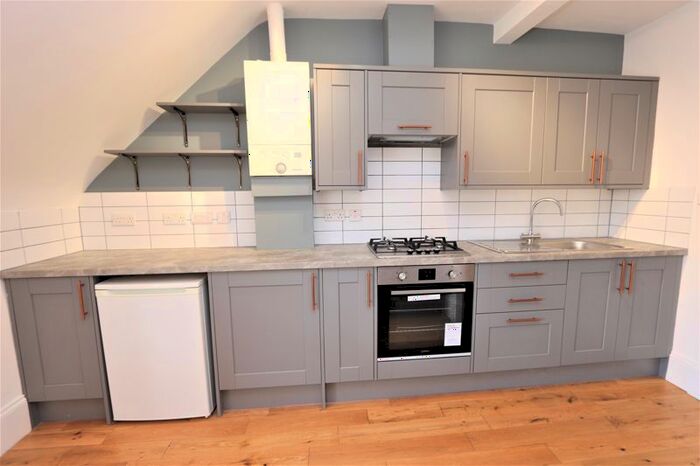 2 Bedroom Flat To Rent In Myddleton Road, London, N22