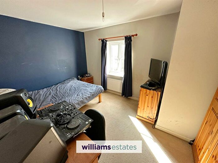 4 Bedroom Detached House For Sale In Stryd Y Barcud, Ruthin, LL15