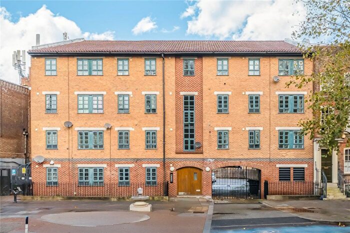 1 Bedroom Flat To Rent In Mile End Road, Stepney Green, London, E1