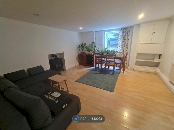2 Bedroom Flat To Rent In Heaton Rd, Manchester, M20