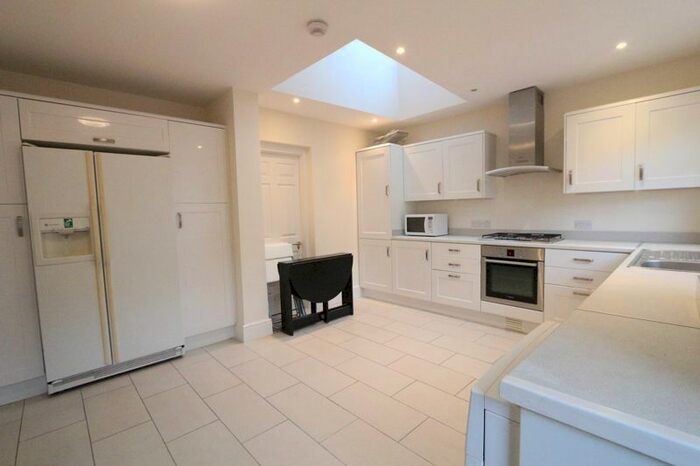 5 Bedroom Property To Rent In Berwick Road, London, N22