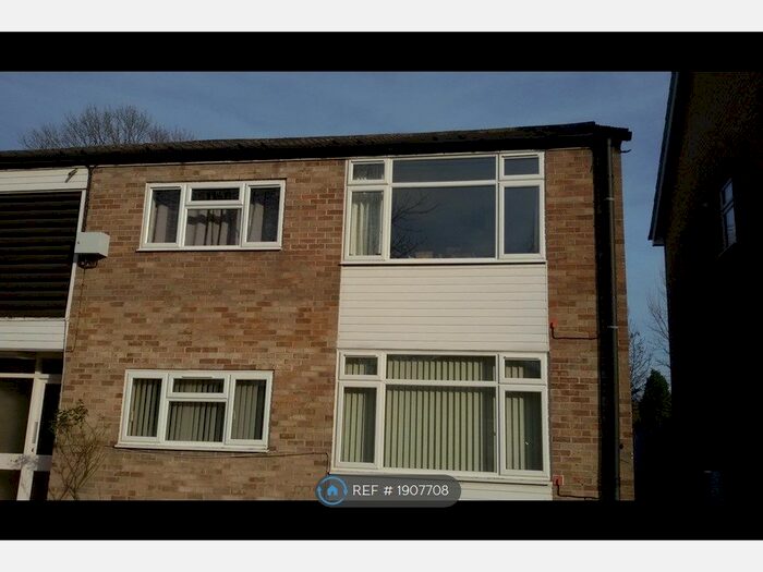 2 Bedroom Flat To Rent In Edenside Road, Great Bookham, KT23