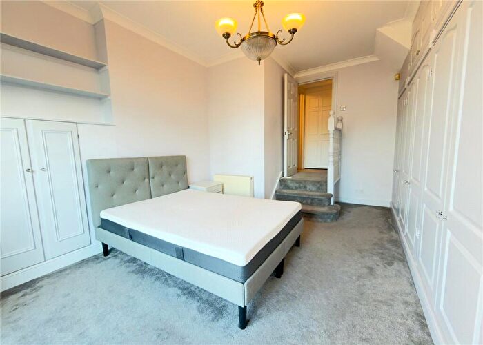 1 Bedroom Apartment To Rent In Nether Street, Finchley, N3
