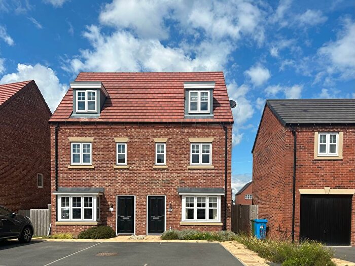 3 Bedroom Semi-Detached House To Rent In Harper Hill Gardens, Harworth, Doncaster, DN11