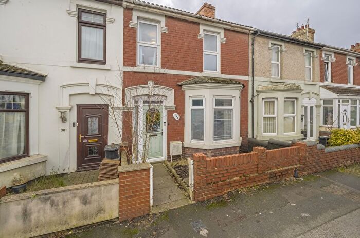 4 Bedroom Terraced House For Sale In Ferndale Road, Swindon, SN2