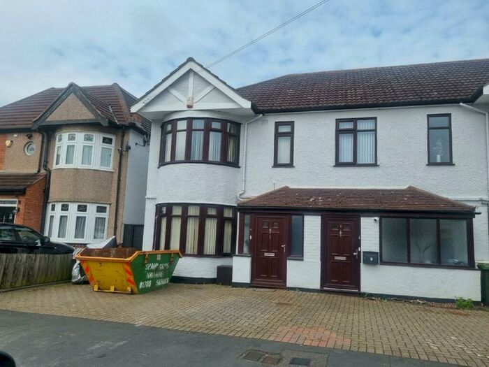 3 Bedroom Semi-Detached House To Rent In Vicarage Road, Hornchurch, RM12