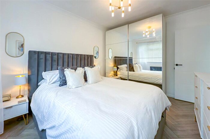 2 Bedroom Apartment For Sale In The Beeches, Park Street, St. Albans, Hertfordshire, AL2