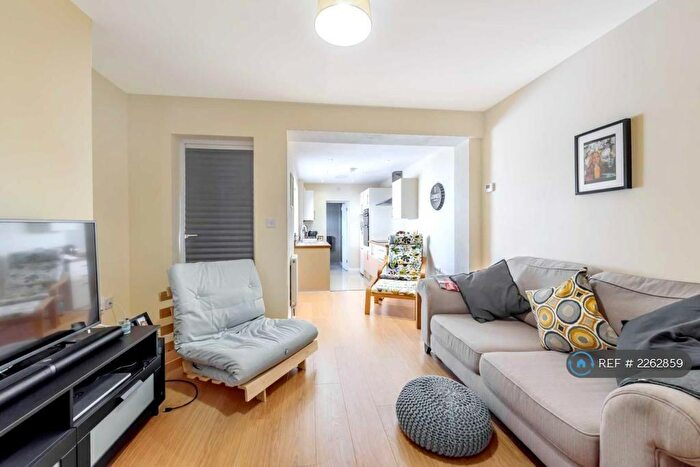 3 Bedroom Terraced House To Rent In Cranbury Road, Reading, RG30