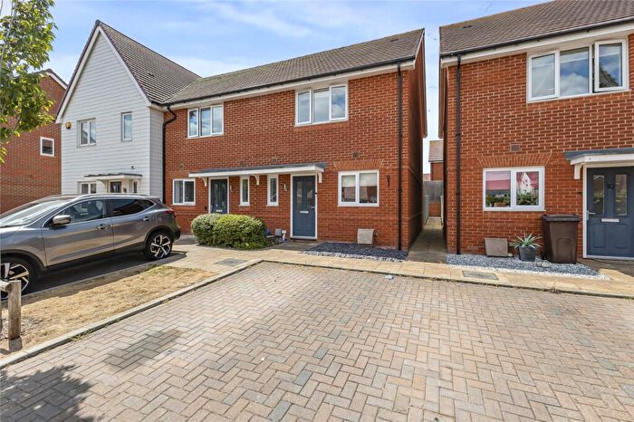 2 Bedroom End Of Terrace House For Sale In Farman Drive, Hoo, Rochester, Kent, ME3