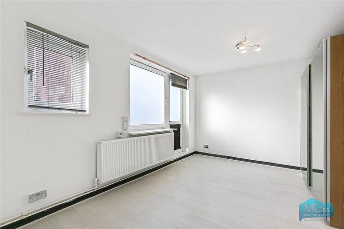 Apartment To Rent In Riversdene, Highbury, London, N5