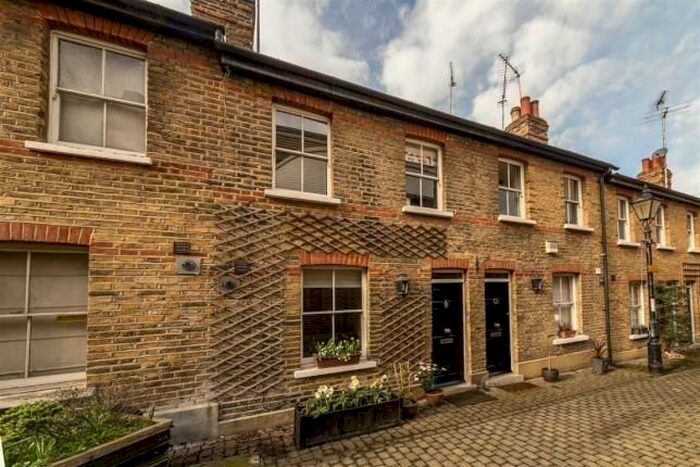 2 Bedroom Cottage To Rent In St. James's Cottages, Richmond, TW9