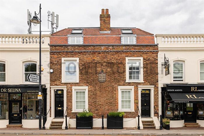 2 Bedroom Flat To Rent In High Road, South Woodford, E18