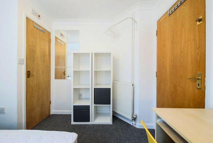 5 Bedroom Property To Rent In Regency Place, Canterbury, CT1