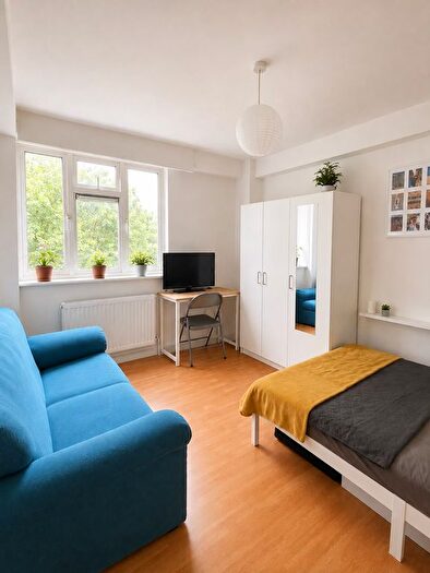 3 Bedroom Flat To Rent In Sidney Street, E1