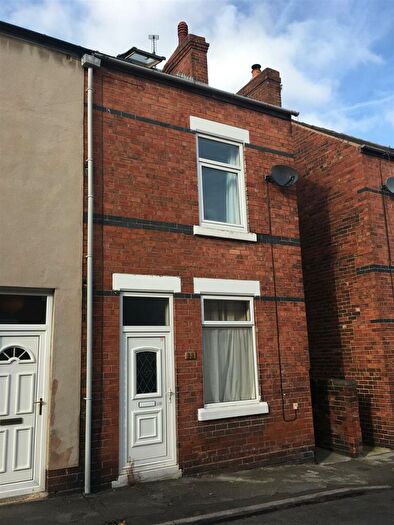 3 Bedroom House To Rent In John Street, Brampton, S40