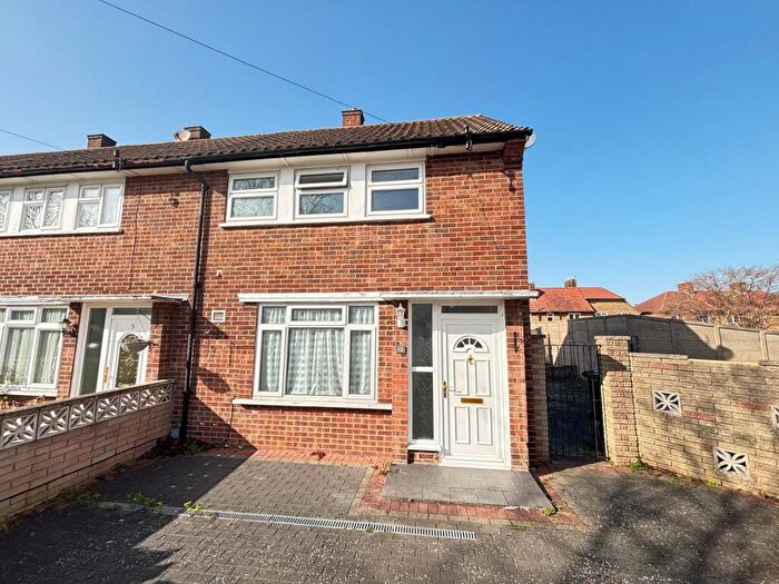 3 Bedroom End Of Terrace House To Rent In Flimwell Close, Bromley, BR1