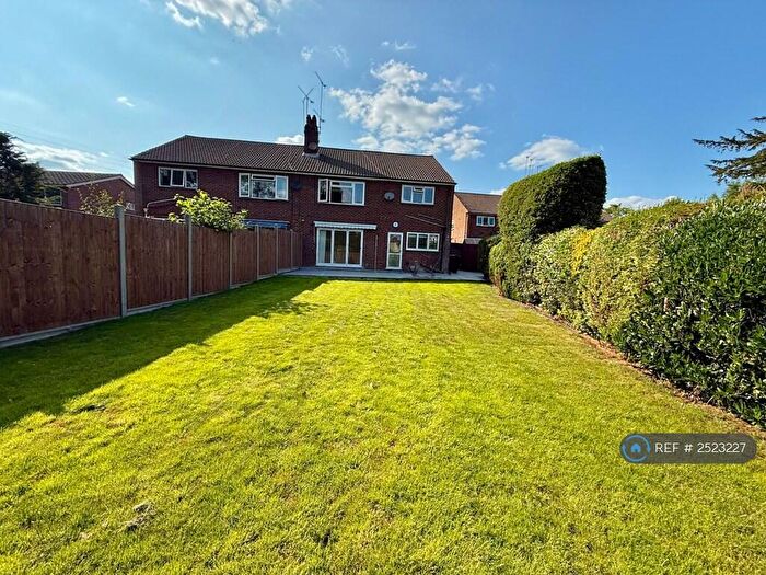 2 Bedroom Maisonette To Rent In Littlecote Place, Pinner, HA5