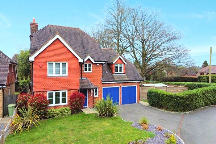 4 Bedroom Detached House For Sale In Kirtle Drive, Four Marks, Alton, Hampshire, GU34