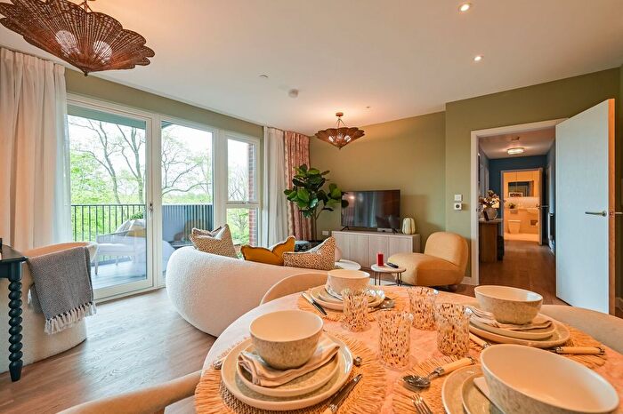 2 Bedroom Flat For Sale In Hendon Waterside, Hendon, NW9