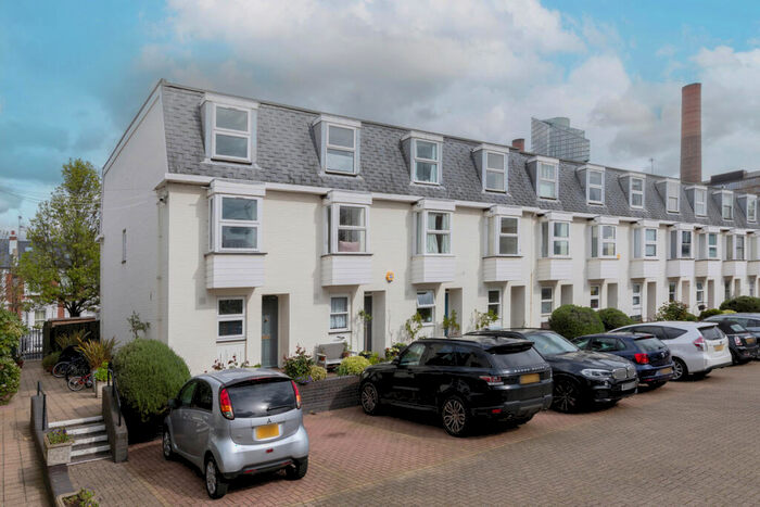 4 Bedroom Mews To Rent In Pooles Lane, London, SW10