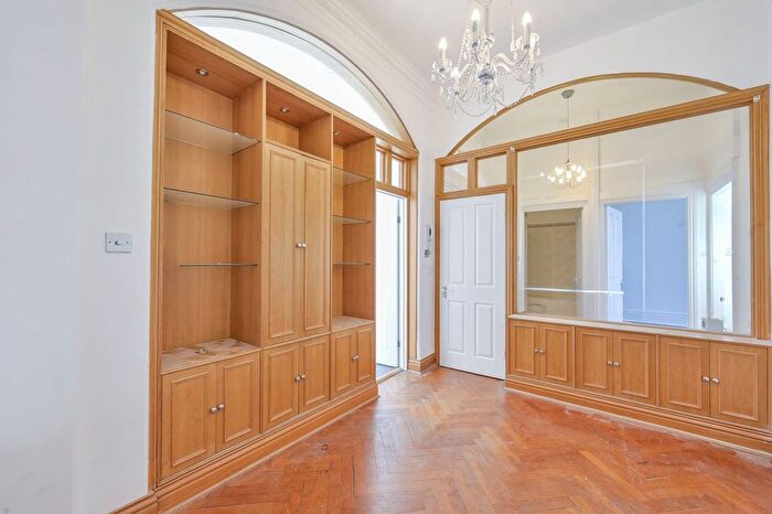 2 Bedroom Flat To Rent In Embankment Gardens, Chelsea, London, SW3