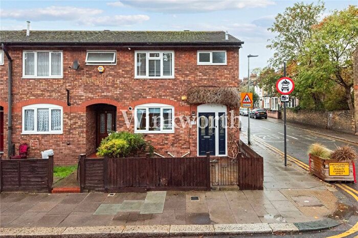 3 Bedroom End Terrace House For Sale In Moorefield Road, London, N17