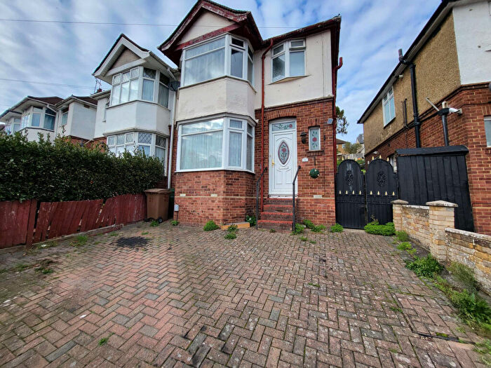 3 Bedroom Semi Detached House To Rent In Meyrick Avenue, Luton, LU1