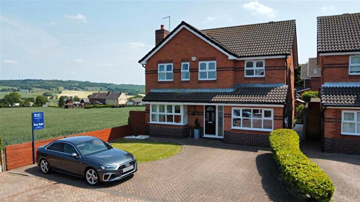 4 Bedroom Detached House For Sale In Chapel View, Crank, WA11