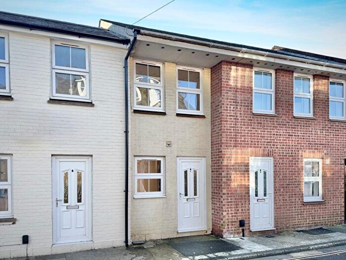 1 Bedroom Terraced House To Rent In Chapel Street, Newport, PO30