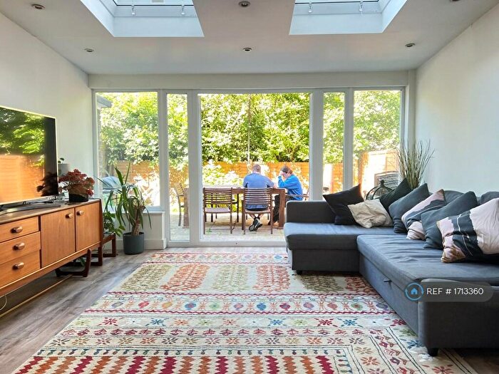 4 Bedroom Maisonette To Rent In Portelet Road, London, E1