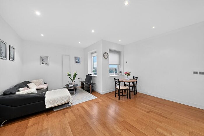 2 Bedroom Flat For Sale In Clapham Common South Side, London, SW4
