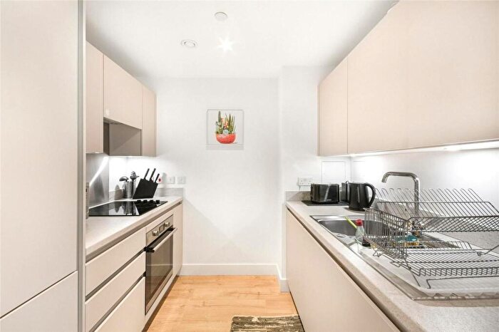 1 Bedroom Flat To Rent In Churchyard Row, Elephant And Castle, London, SE11