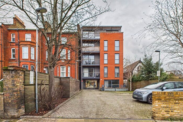 2 Bedroom Flat For Sale In Kings Avenue, London, SW4