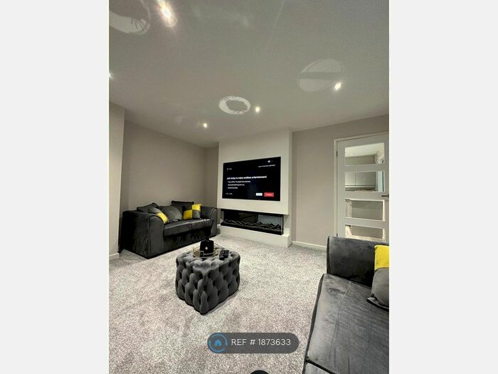 3 Bedroom Terraced House To Rent In Overend Close, Sheffield, S14