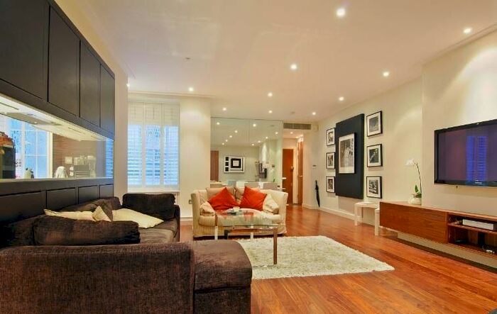3 Bedroom Flat To Rent In Portland Place, Marylebone, London, W1B