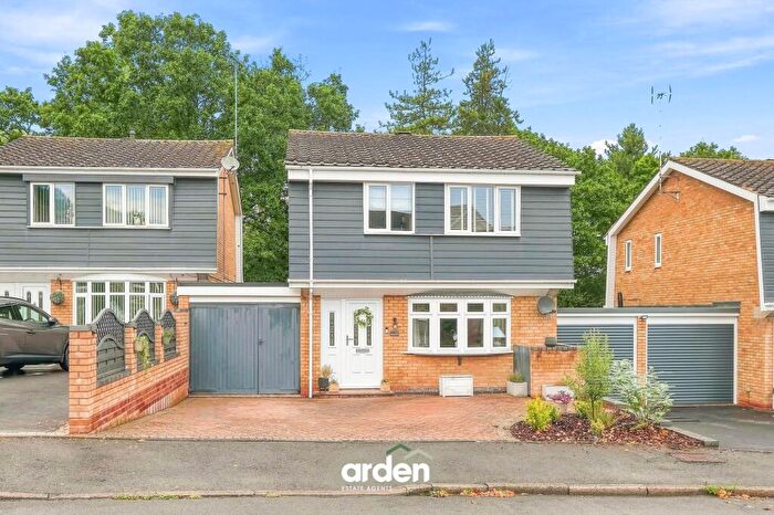 3 Bedroom Link Detached House For Sale In Berrington Close, Redditch, B98