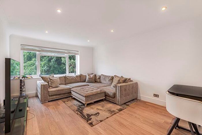 2 Bedroom Flat For Sale In Footscray Road, London, SE9