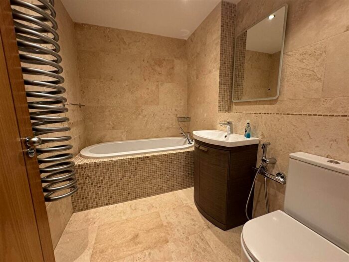 2 Bedroom Apartment To Rent In Altolusso, City Centre ( Beds ), CF10