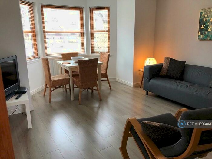 2 Bedroom Flat To Rent In Mathew Court, Grangemouth, FK3