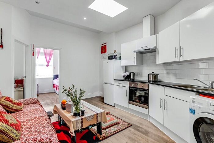 2 Bedroom Apartment For Sale In Cambridge Avenue, Kilburn, NW6