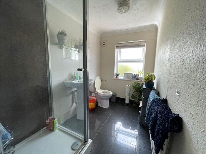 5 Bedroom Detached House To Rent In Kinson Road, Bournemouth, BH10