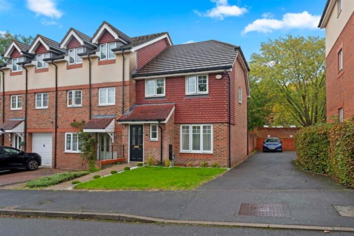 3 Bedroom End Of Terrace House For Sale In School Meadow, Guildford, GU2