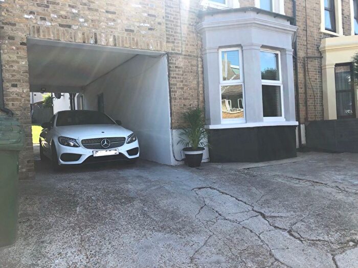 2 Bedroom Flat For Sale In Upper Abbey Road, Belvedere, DA17