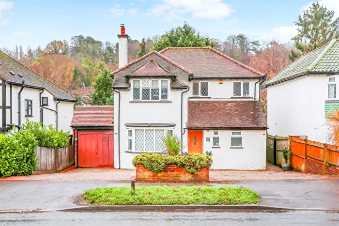 3 Bedroom Detached House For Sale In Outwood Lane, Chipstead, Coulsdon, CR5