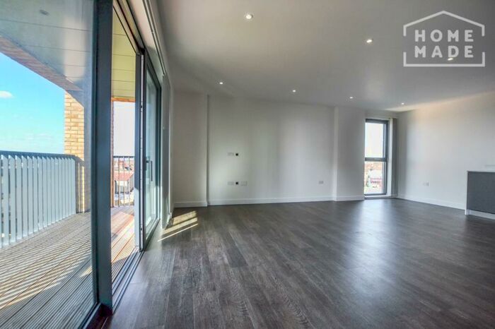 4 Bedroom Apartment To Rent In Grafton Quarter, Croydon, CR0