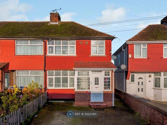 3 Bedroom Semi-Detached House To Rent In Lansbury Avenue, Feltham, TW14