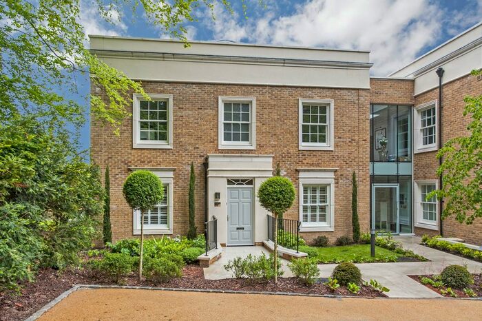 2 Bedroom Flat To Rent In Connaught Square, Chilbolton Avenue, Winchester, SO22