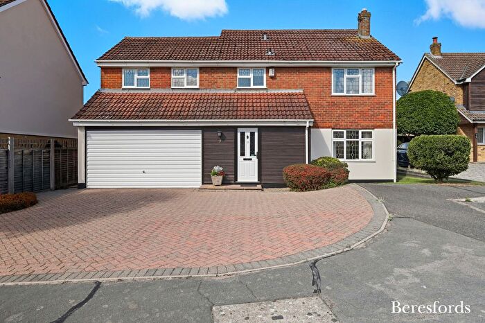 4 Bedroom Detached House For Sale In Smythe Road, Billericay, CM11