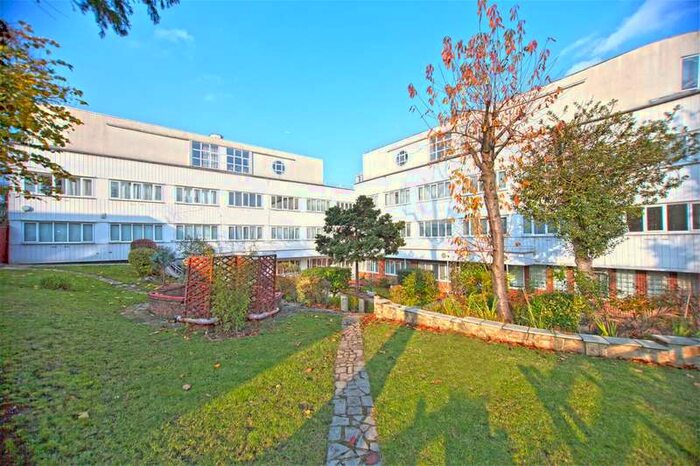 2 Bedroom Flat To Rent In Highfield Court, Highfield Road, Golders Green, NW11