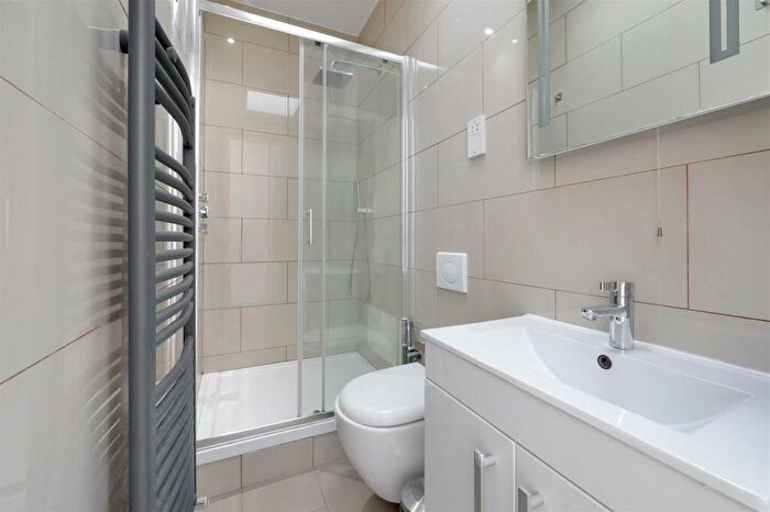 2 Bedroom Flat To Rent In Chatsworth Road, London, NW2